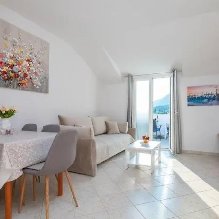 Apartment Azzurro 2 By Guide